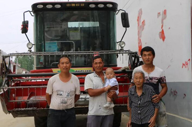 驻马店苑先生采购郑州疯狂的猴子游戏网站4HZJ-2500自走式花生捡拾收获