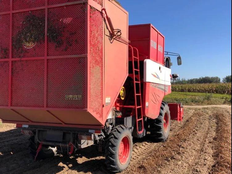 用了两年花生机，这位“老农机手”道出了实情