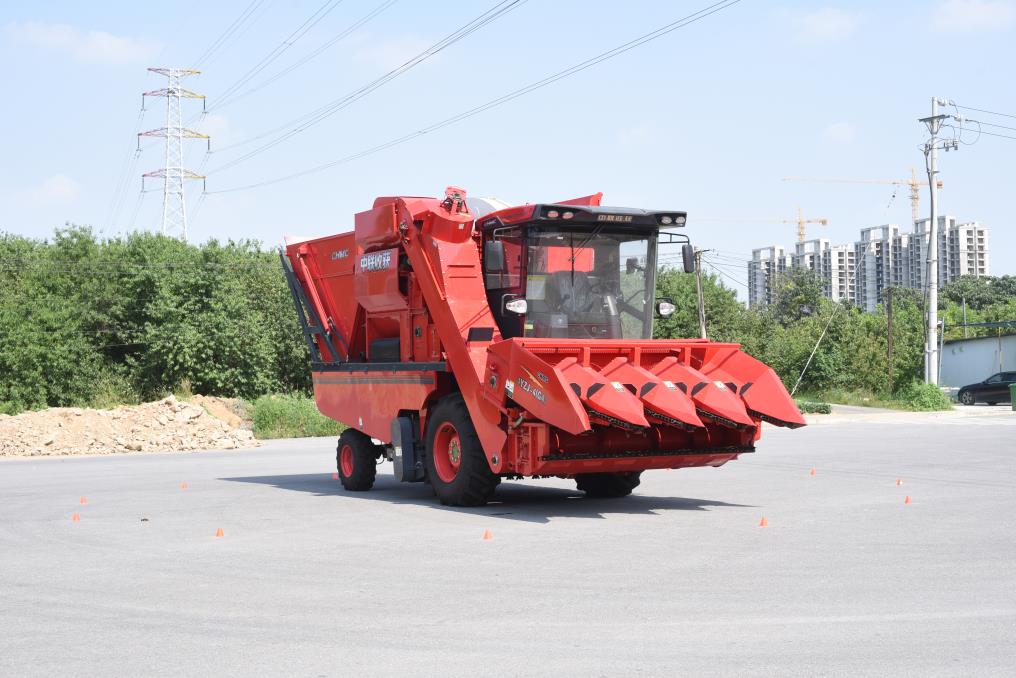 疯狂的猴子游戏网站收获4YZJ-4(G4)型自走式玉米穗茎收获机