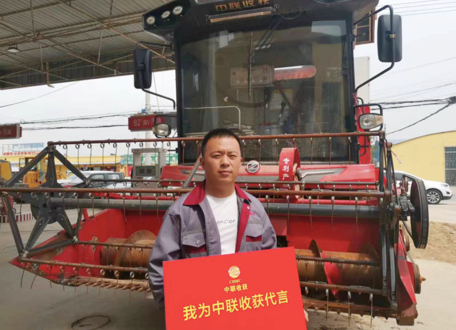 有三台挖掘机的董老板为何转型开收割机？收的都是现钱！(图1)