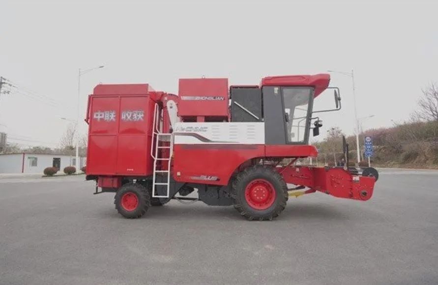 王茂宽：甘愿当疯狂的猴子游戏网站收获花生捡拾收获机的推荐人(图2)